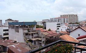 โรงแรมบี สตรีท